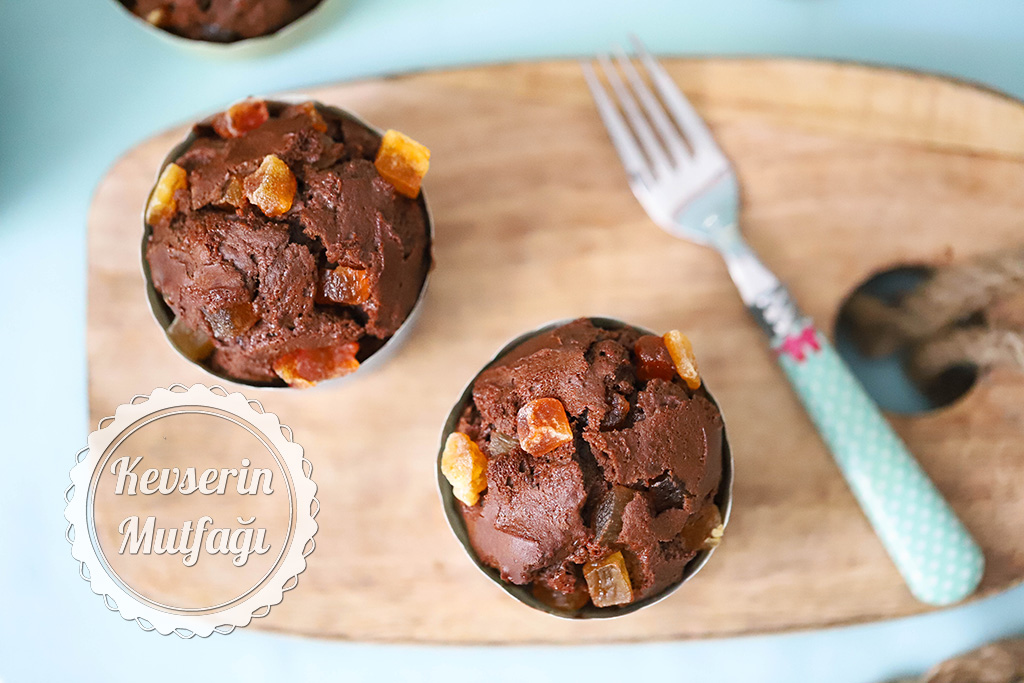 meyve_parcacikli_cikolatali_muffin