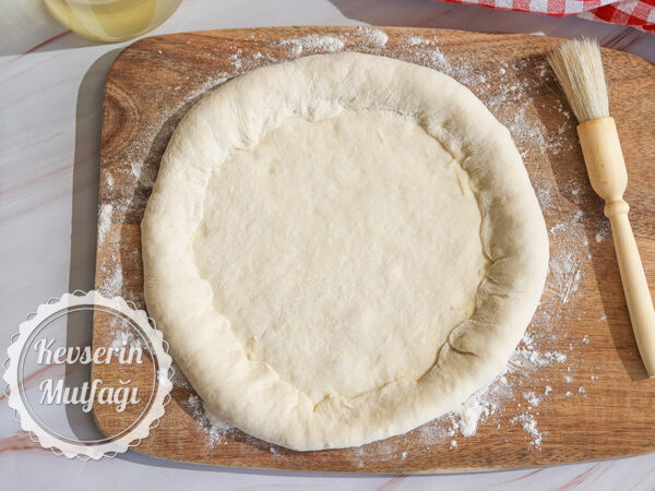 Peynir Kenarlı Pizza Tarifi
