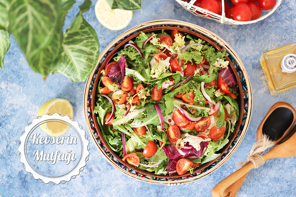 Domatesli Yeşil Salata Tarifi