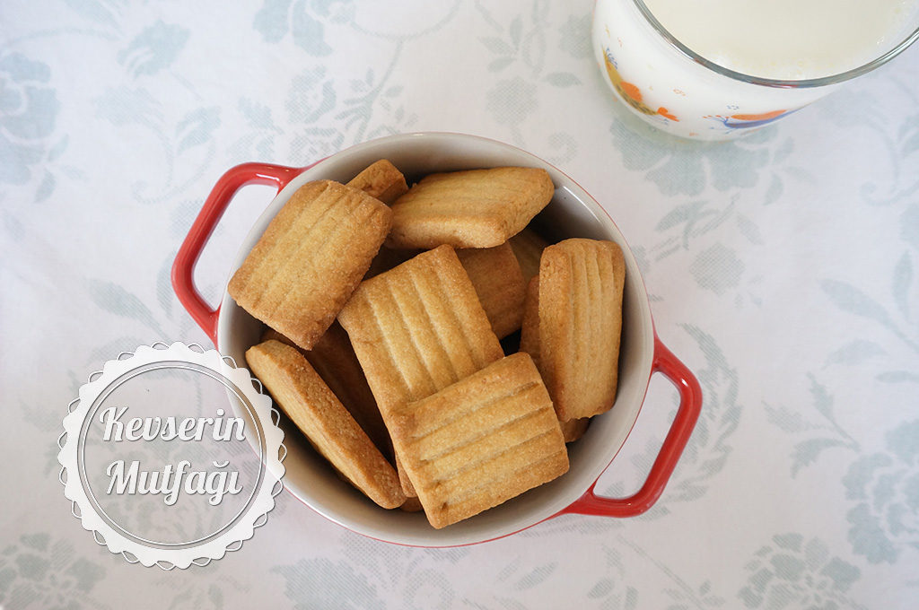 İrmikli Bebe Bisküvisi Tarifi Kevserin Mutfağı Yemek