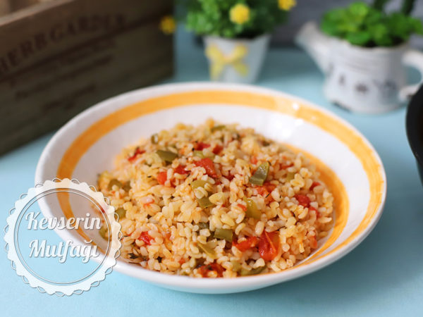 Domatesli ve Biberli Bulgur Pilavı Tarifi