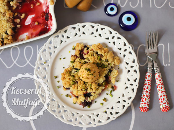 Kayısılı ve Karadutlu Crumble Tarifi