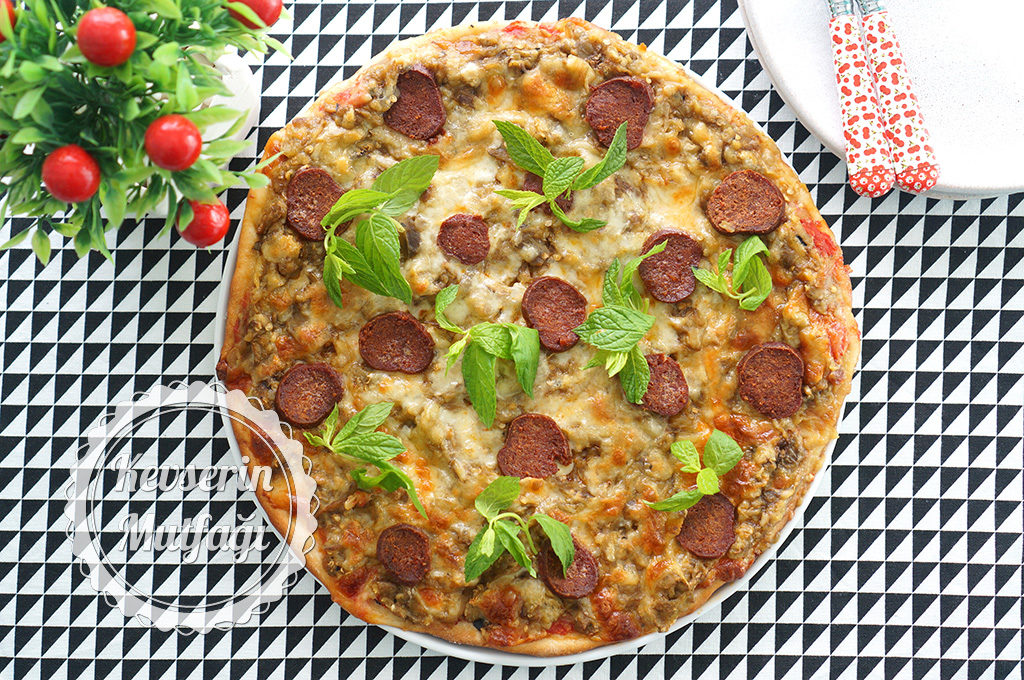 Patlıcanlı Sucuklu Pizza Tarifi Kevserin Mutfağı Yemek Tarifleri Patlıcanlı Sucuklu Pizza Tarifi Kevserin Mutfağı Yemek Tarifleri