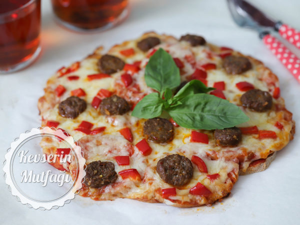 Bayat Ekmek Pizzası Tarifi