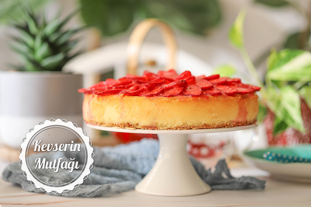 Çilekli Cheesecake Tarifi