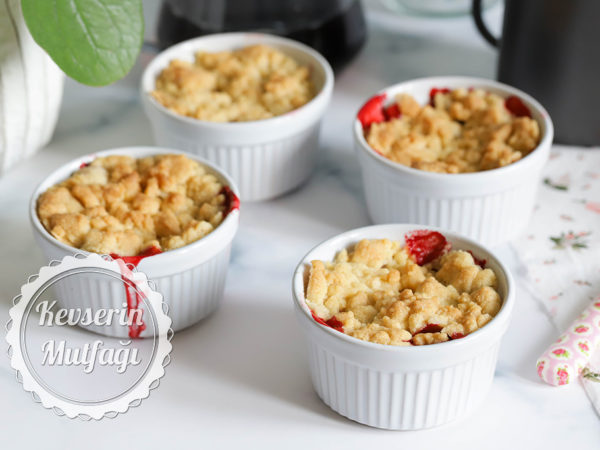 Çilekli Crumble Tarifi