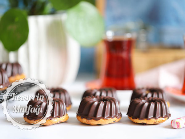 Çikolata Kaplı Karadutlu Muffin Tarifi