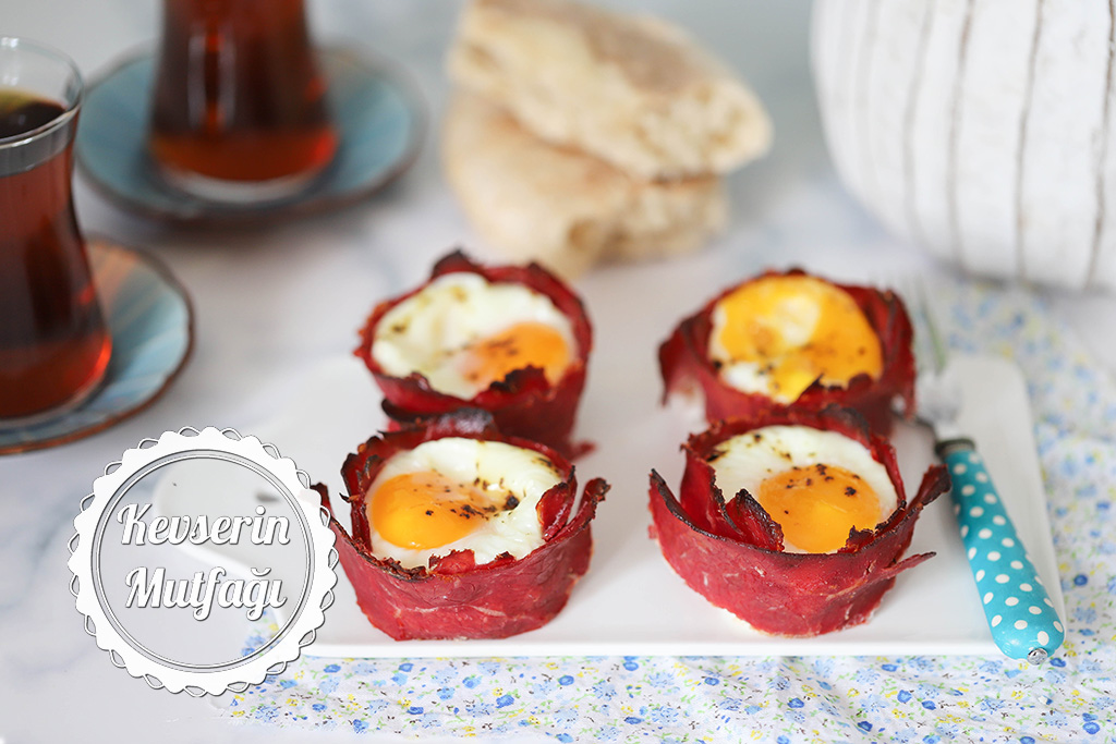Fırında Pastırmalı Yumurta Tarifi