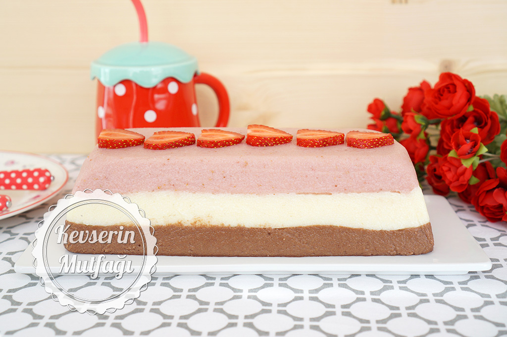 Üç Renkli İrmik Tatlısı Tarifi