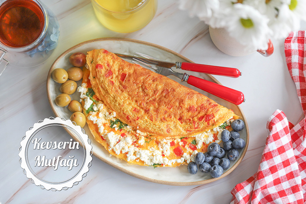 Kırmızı Biberli Omlet Tarifi