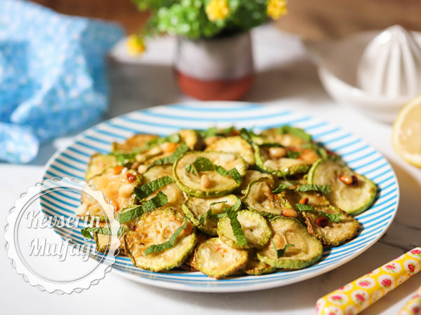 Kabak Kızartması Salatası  Tarifi