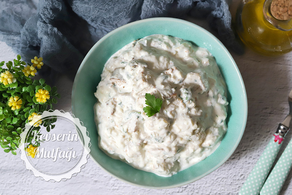 Kızarmış Ekmekli Patlıcan Salatası Tarifi