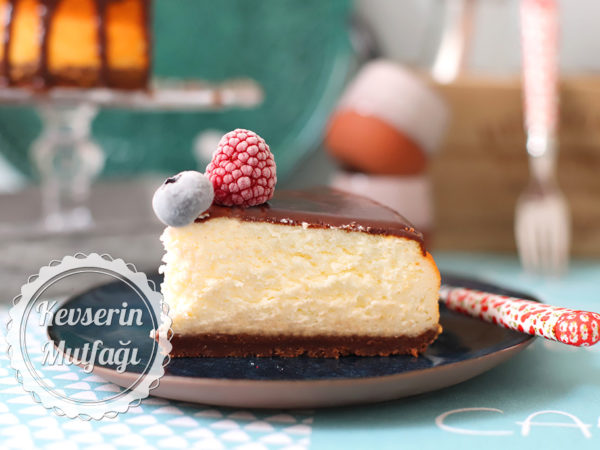 Çikolata Soslu Cheesecake Tarifi