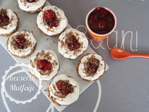 Mini Kara Orman Cheesecake Tarifi