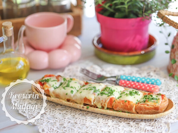 Pratik Peynirli Pide Tarifi