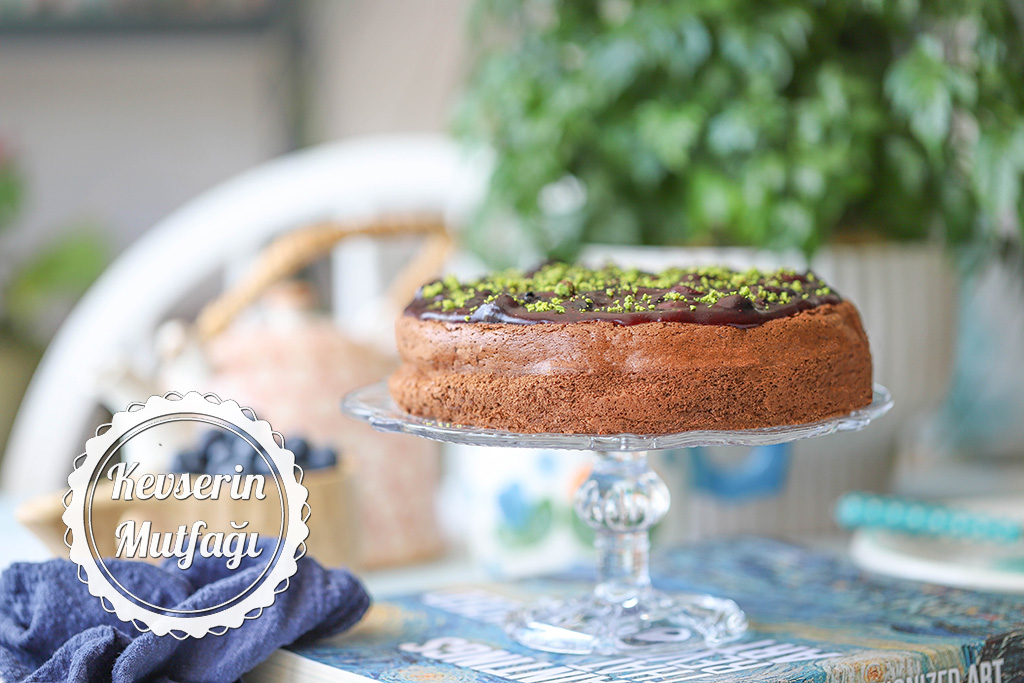Yaban Mersinli Çikolatalı Pratik Cheesecake Tarifi