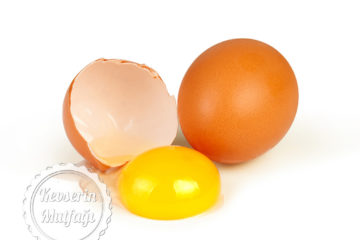 Yumurta Akı ve Sarısı Nasıl Ayrılır? (Videolu)