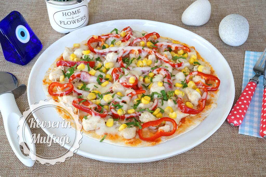 Tavuklu Pratik Pizza Tarifi
