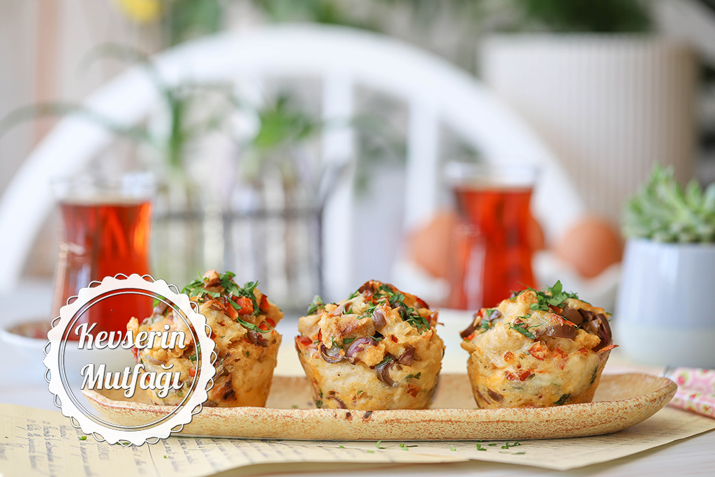Bayat Ekmekli Omlet Muffin Tarifi