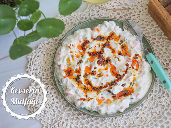 Mayonezli Tavuk Salatası Tarifi