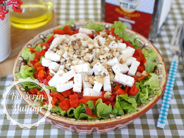 Beyaz Peynirli Marul Salatası Tarifi