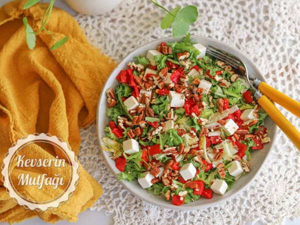 Beyaz Peynirli Marul Salatası Tarifi
