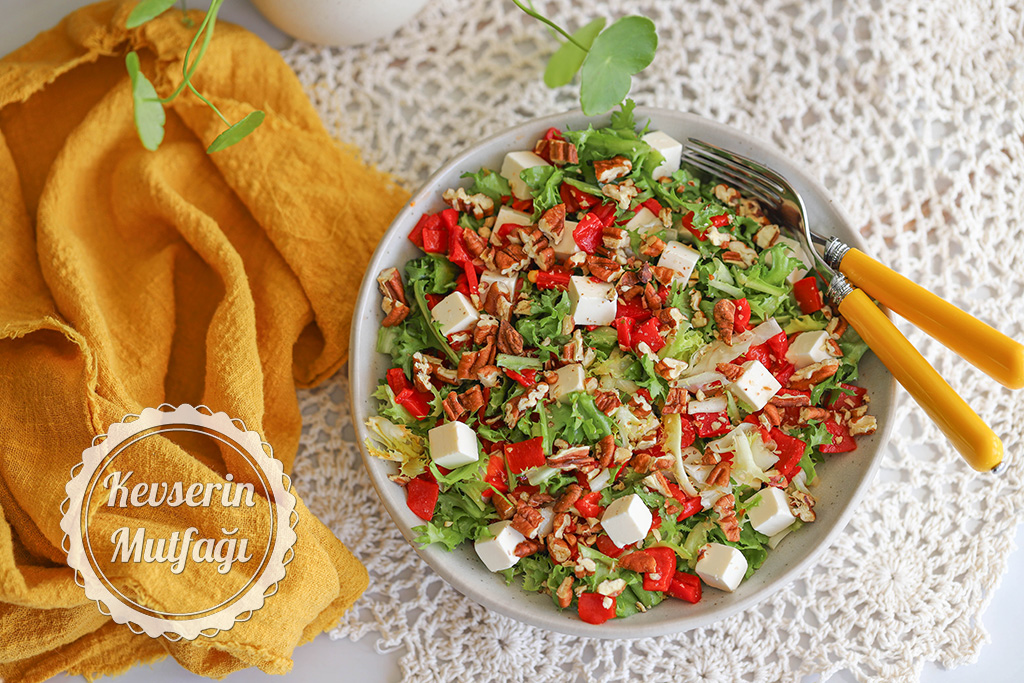 Beyaz Peynirli Marul Salatası Tarifi