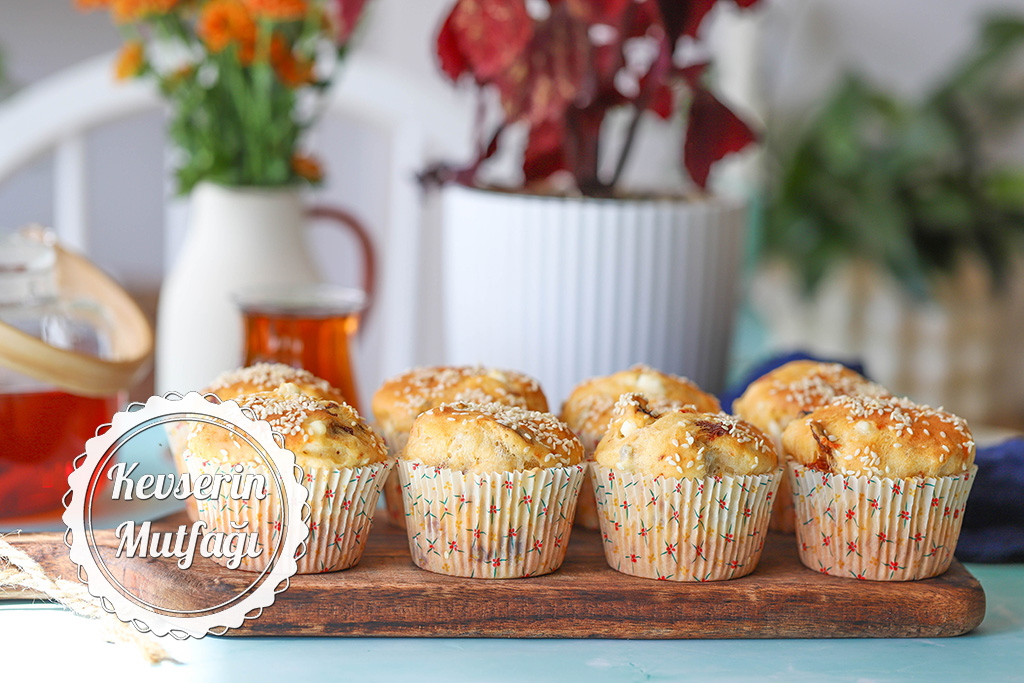 Kurutulmuş Domatesli Muffin Tarifi