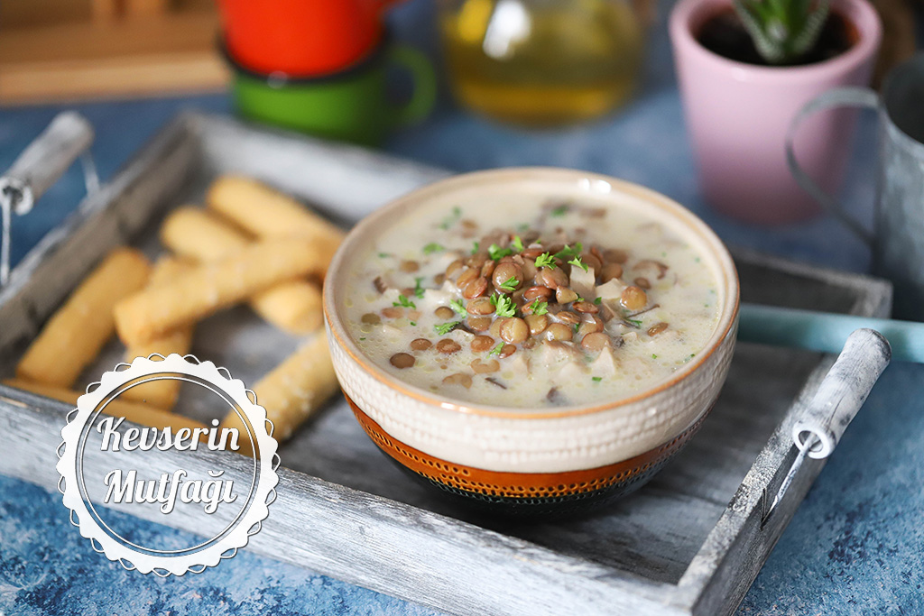 Mantarlı Yeşil Mercimek Çorbası Tarifi