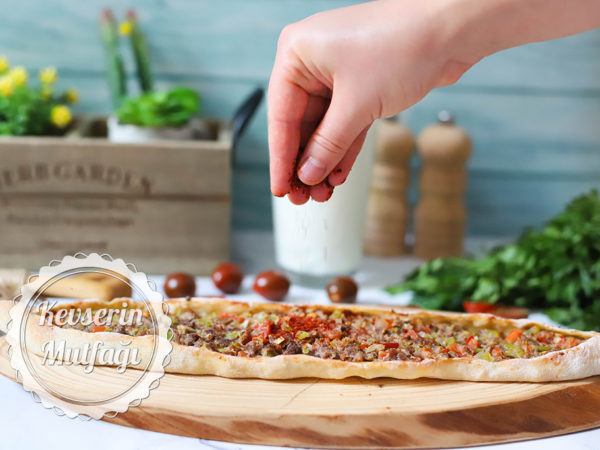 Kıymalı Pide Tarifi