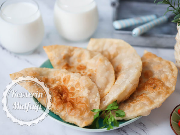Az Yağlı Çiğ Börek Tarifi
