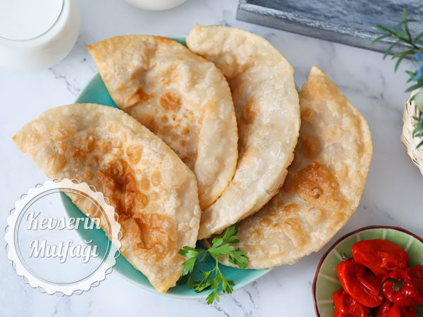 Az Yağlı Çiğ Börek Tarifi