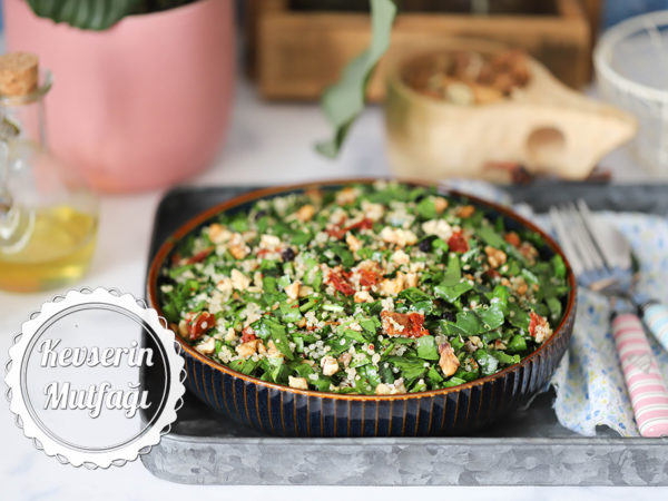 Ispanaklı Kinoa Salatası Tarifi