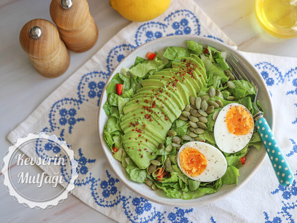 Avokadolu Doyuran Salata Tarifi