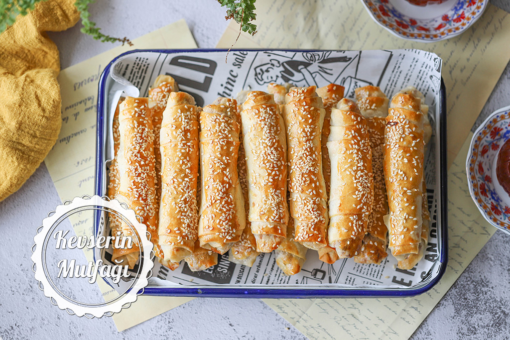 Patlıcanlı Kıymalı Börek Tarifi