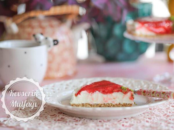 Unsuz Yumurtasız Şekersiz Pişmeyen Cheesecake Tarifi