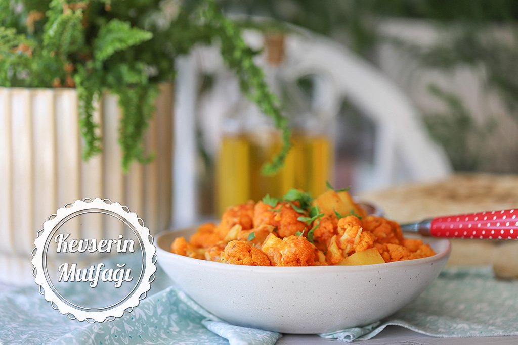 Aloo Gobi - Hint Usulü Patatesli Karnabahar Yemeği Tarifi