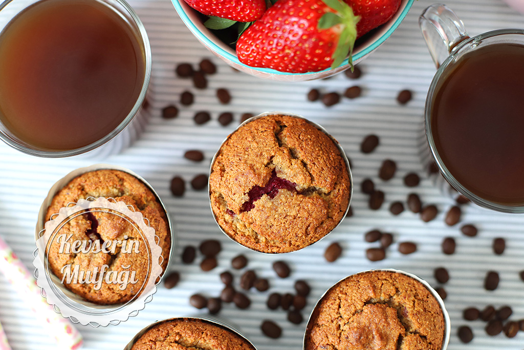 Unsuz Şekersiz Badem Unlu Muffin Tarifi