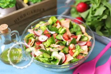 Fettuş Salatası Tarifi