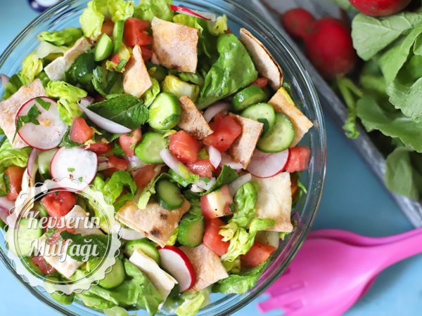 Fettuş Salatası Tarifi