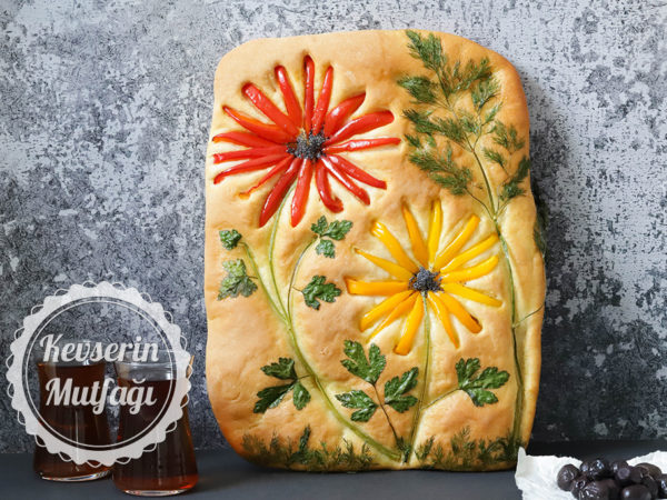 Çiçek Desenli Biberli Focaccia Tarifi