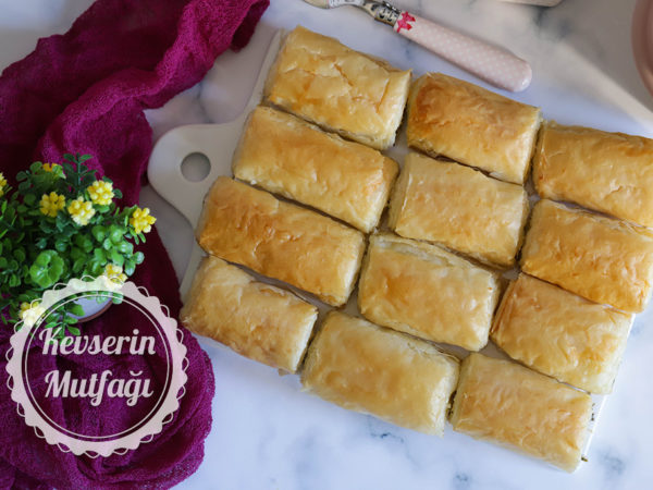 Baklava Yufkasından Peynirli Börek Tarifi