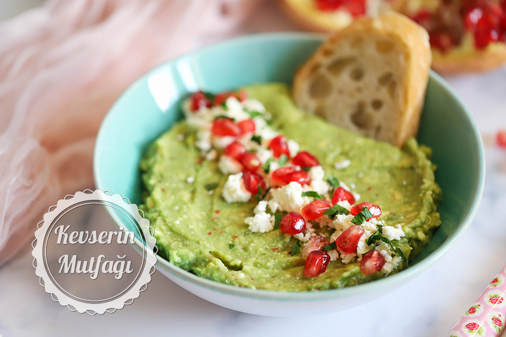 Peynirli Avokado Salatası Tarifi