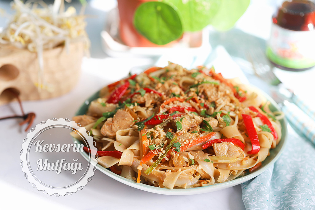 Tavuklu Pad Thai Tarifi