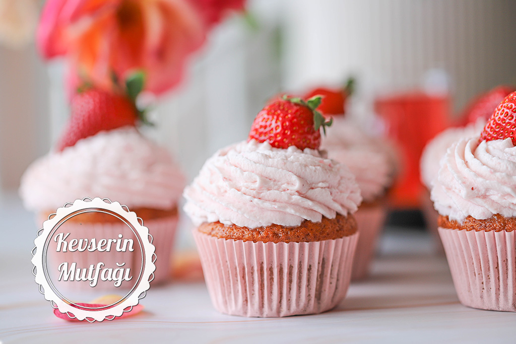 Çilekli Cupcake Tarifi