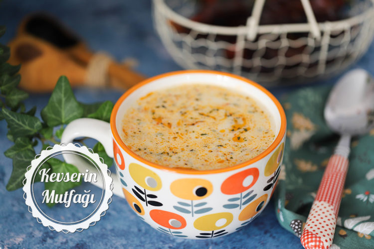 Yo�urtlu Tarhana �orbas� Tarifi: