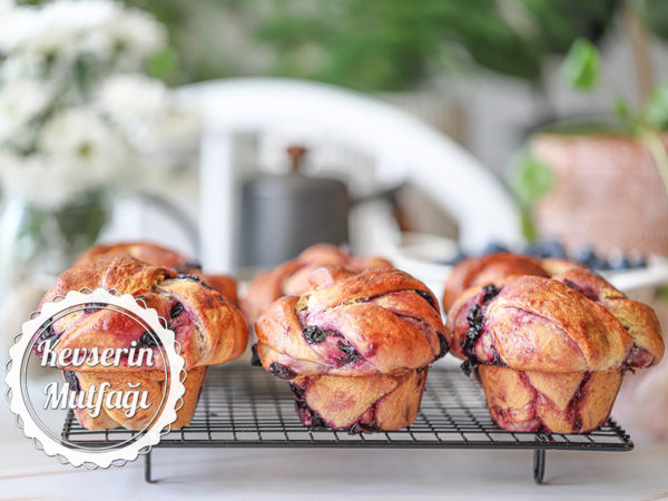 Yaban Mersinli Düğüm Çörek Tarifi