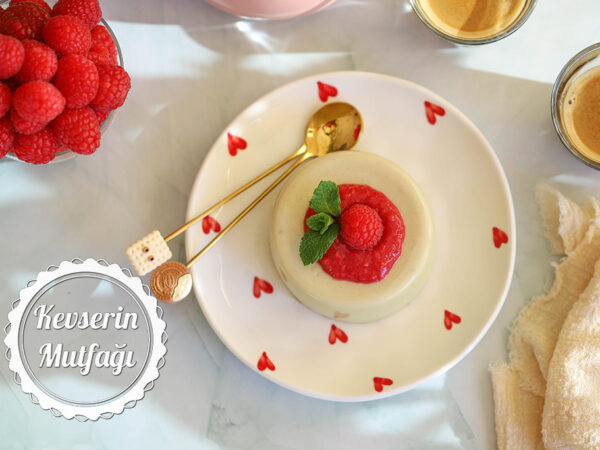 Antep Fıstıklı Panna Cotta Tarifi