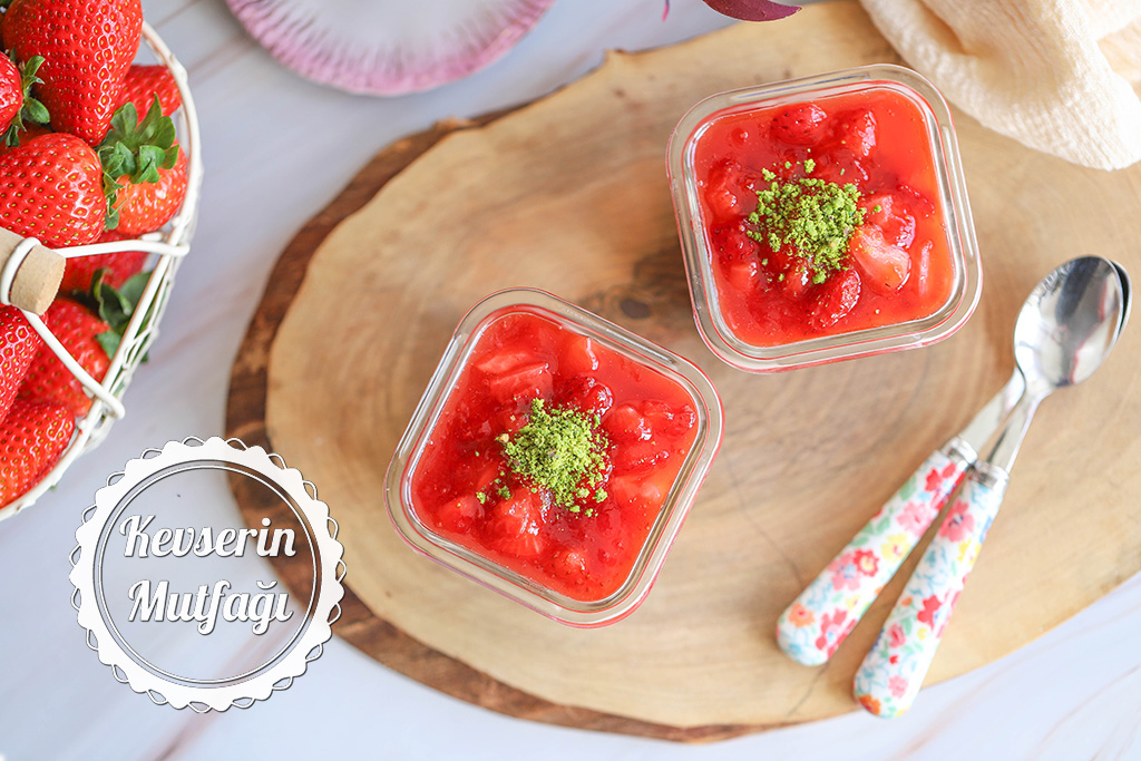 Çilekli Pratik Cheesecake Tarifi