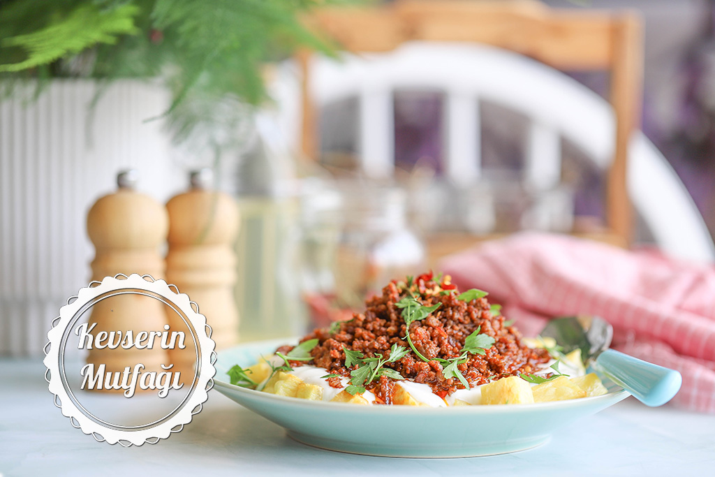 Kıymalı Patates Borani Tarifi